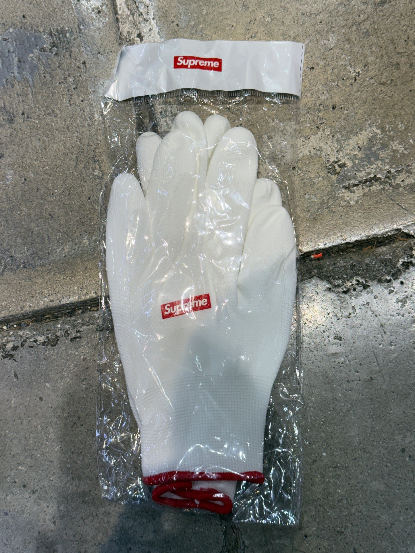 Supreme Rubberized Gloves White