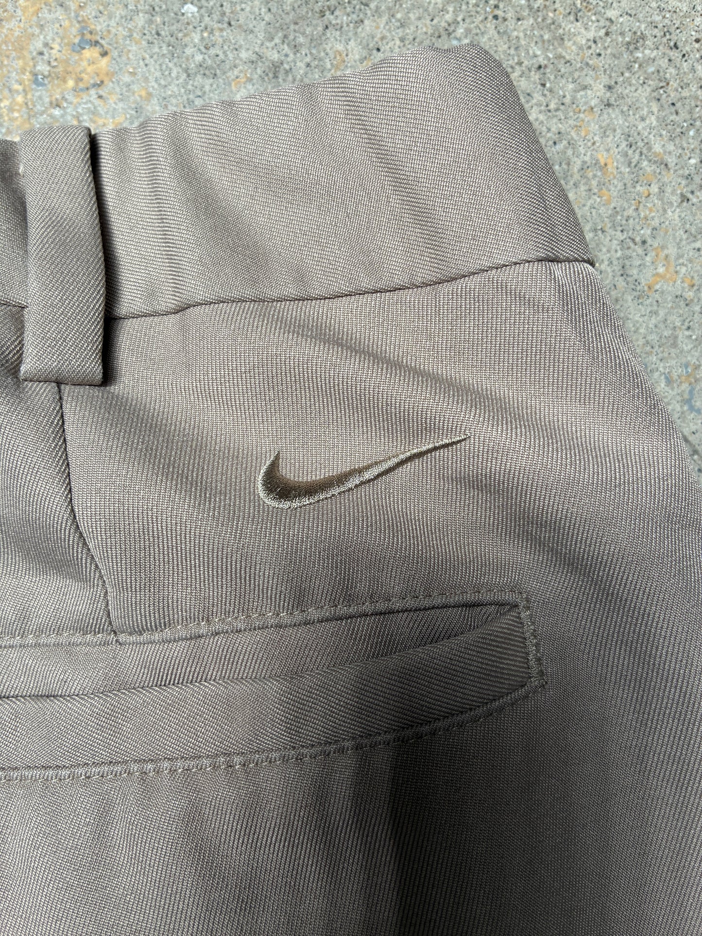 Nike Pleated Golf Pants Khaki 33x30 (Pre-Owned)