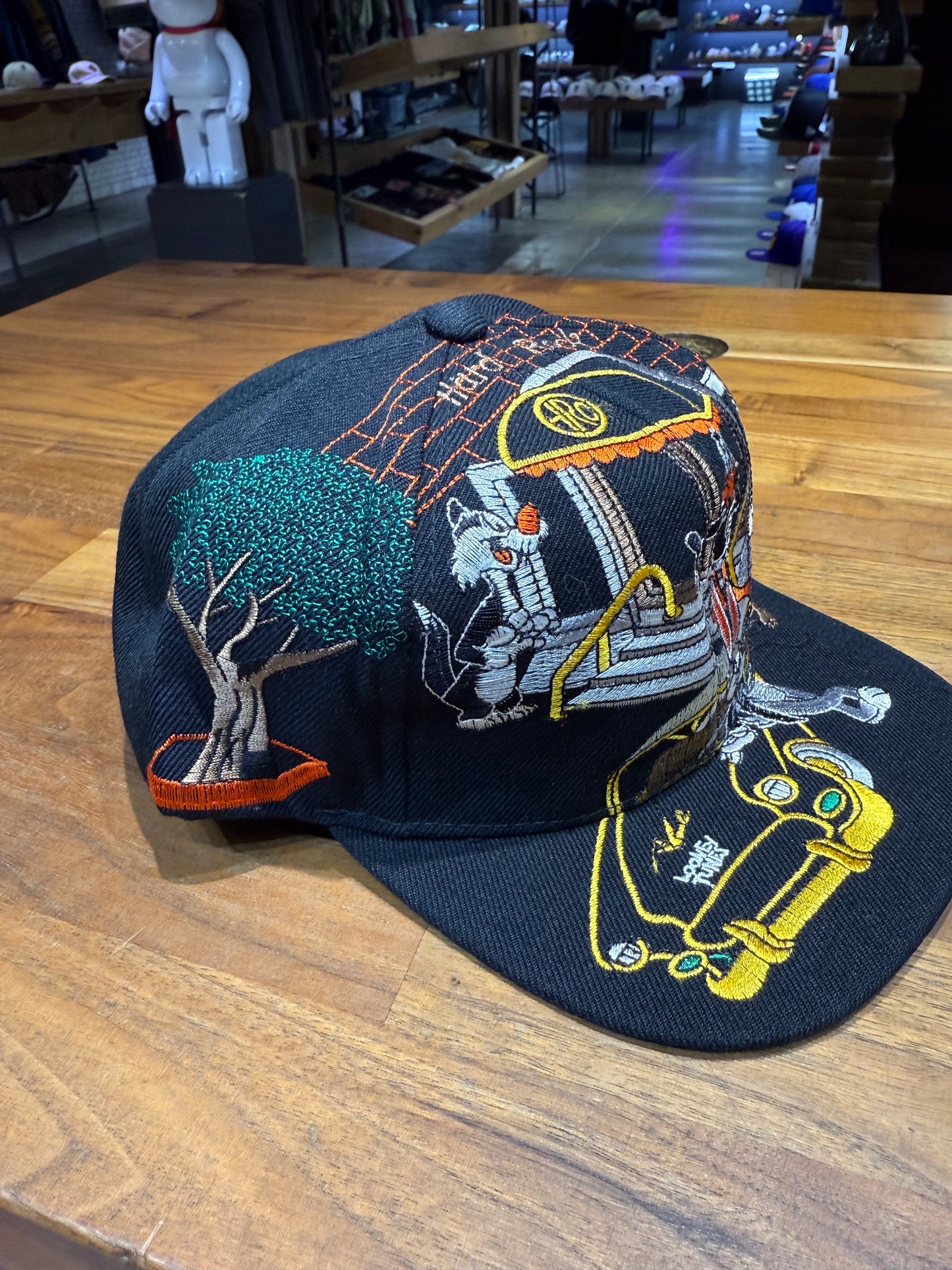 Vintage Looney Tunes Strapback hat black