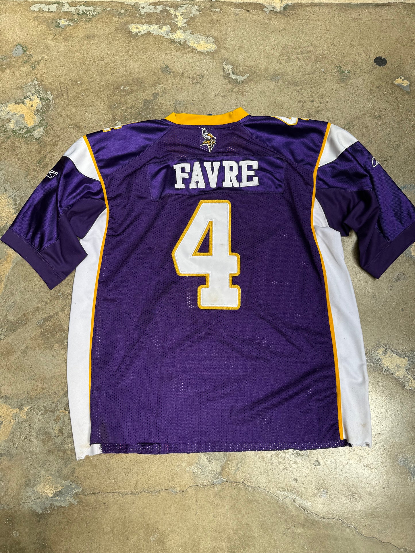 Vintage Reebok Minnesota Vikings Brett Favre Cropped Jersey Purple 2XL (Used)