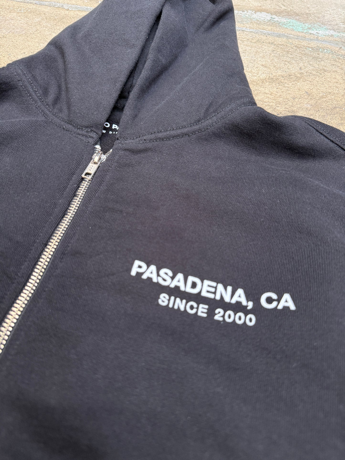 Neo Pasadena Since 2000 Rose Cropped Hoodie Black