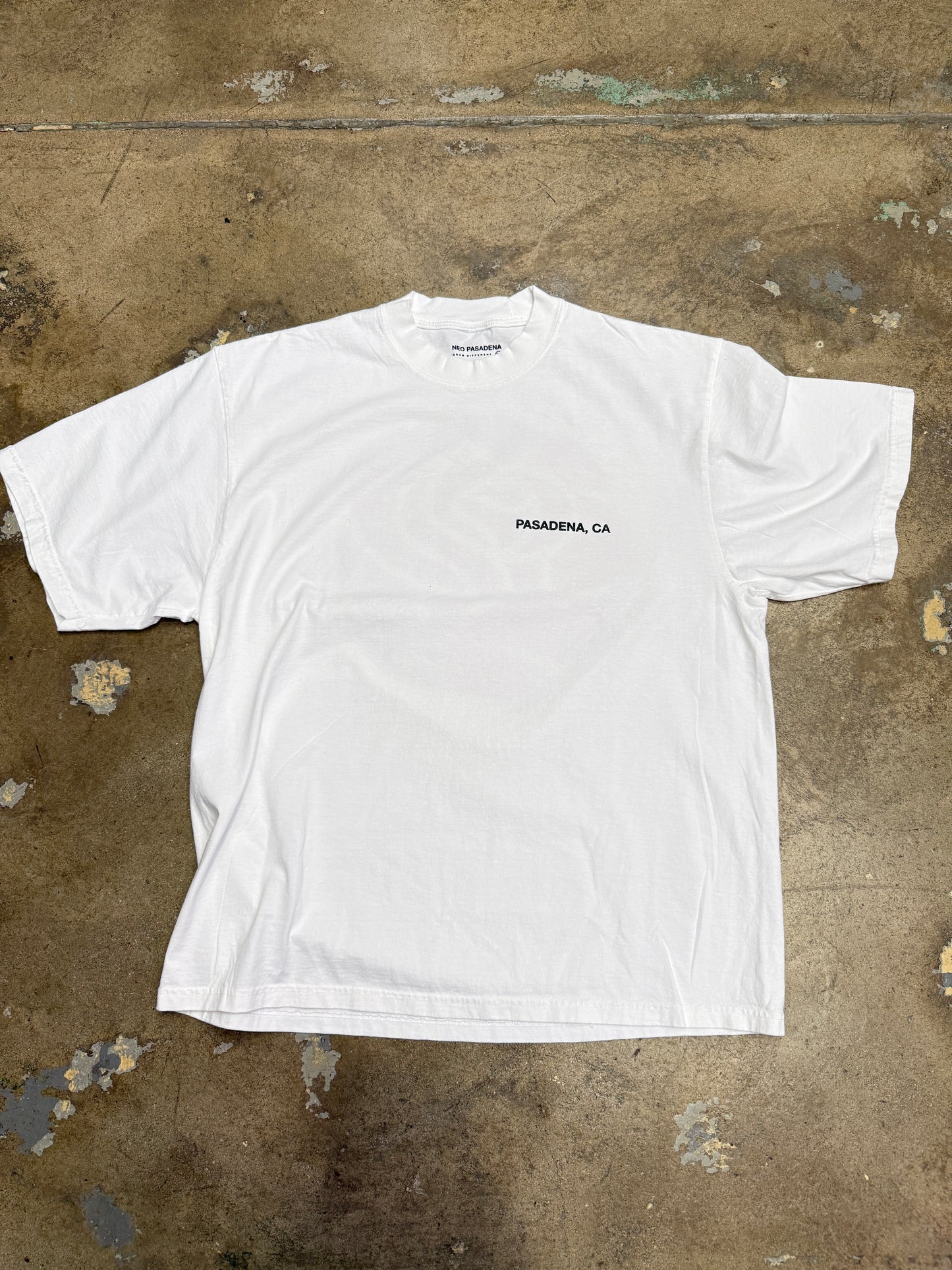 Neo Pasadena Burgundy Rose T-Shirt White