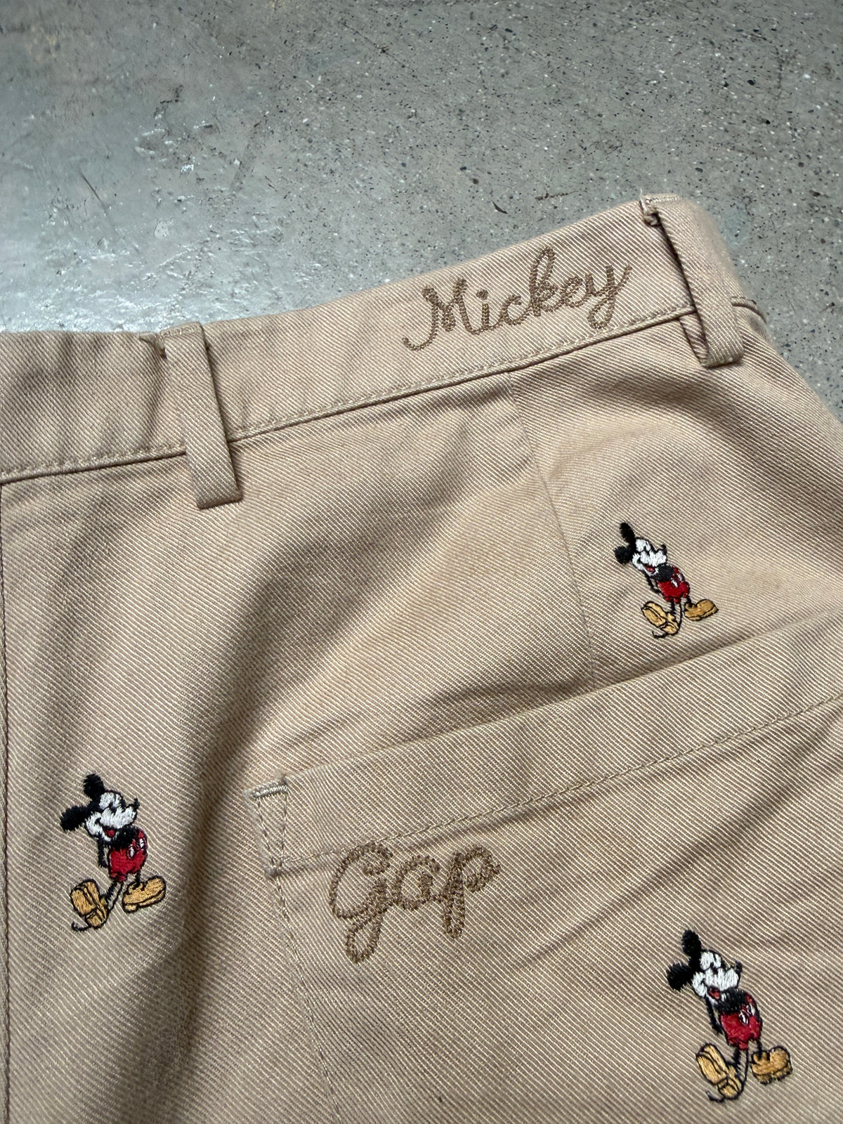 Gap × Disney Embroidered Baggy Khakis (34) (Pre-Owned)